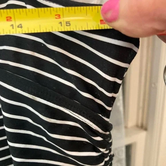 white & black striped tankini top w adjust straps Maidenform Beach approx 36D - Picture 6 of 6